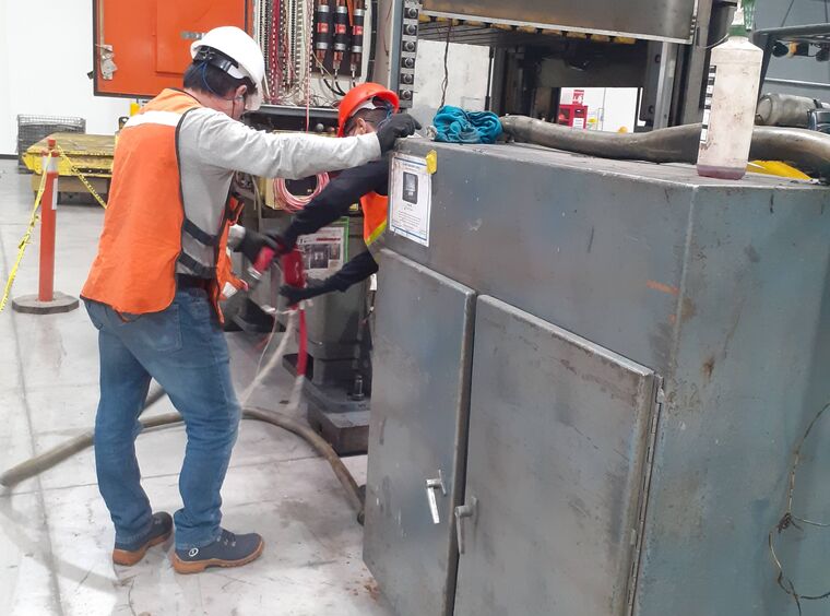 Reconexion electrica y puesta en marcha de la prensa